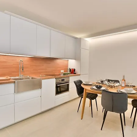 Superb Spacious And Tastefully Renovated Appartamento