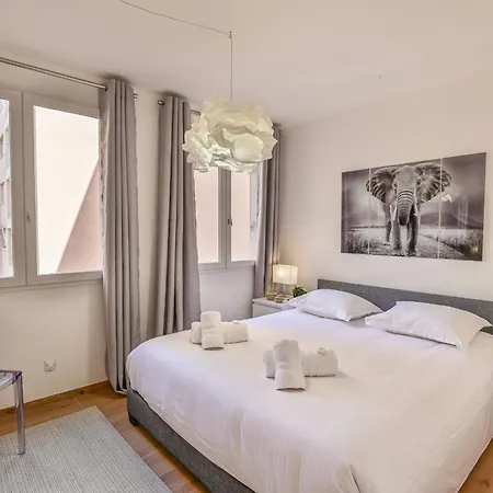 Superb Spacious And Tastefully Renovated *
